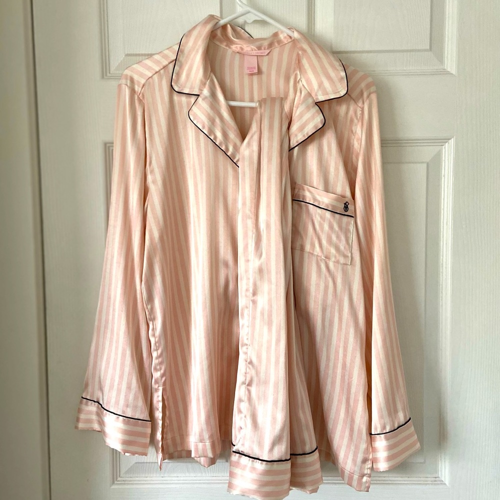 Victoria secrets satin pajamas size M